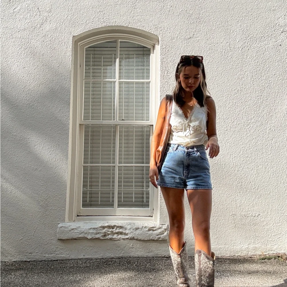 CLOSET INFO - Picture 2 of 2